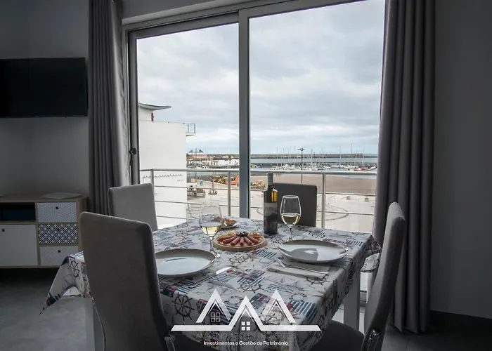 White House I * プライア・ダ・ヴィクトーリア